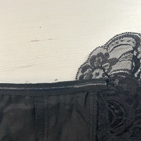 Pretty little thing satin corset - Picture 4 of 4